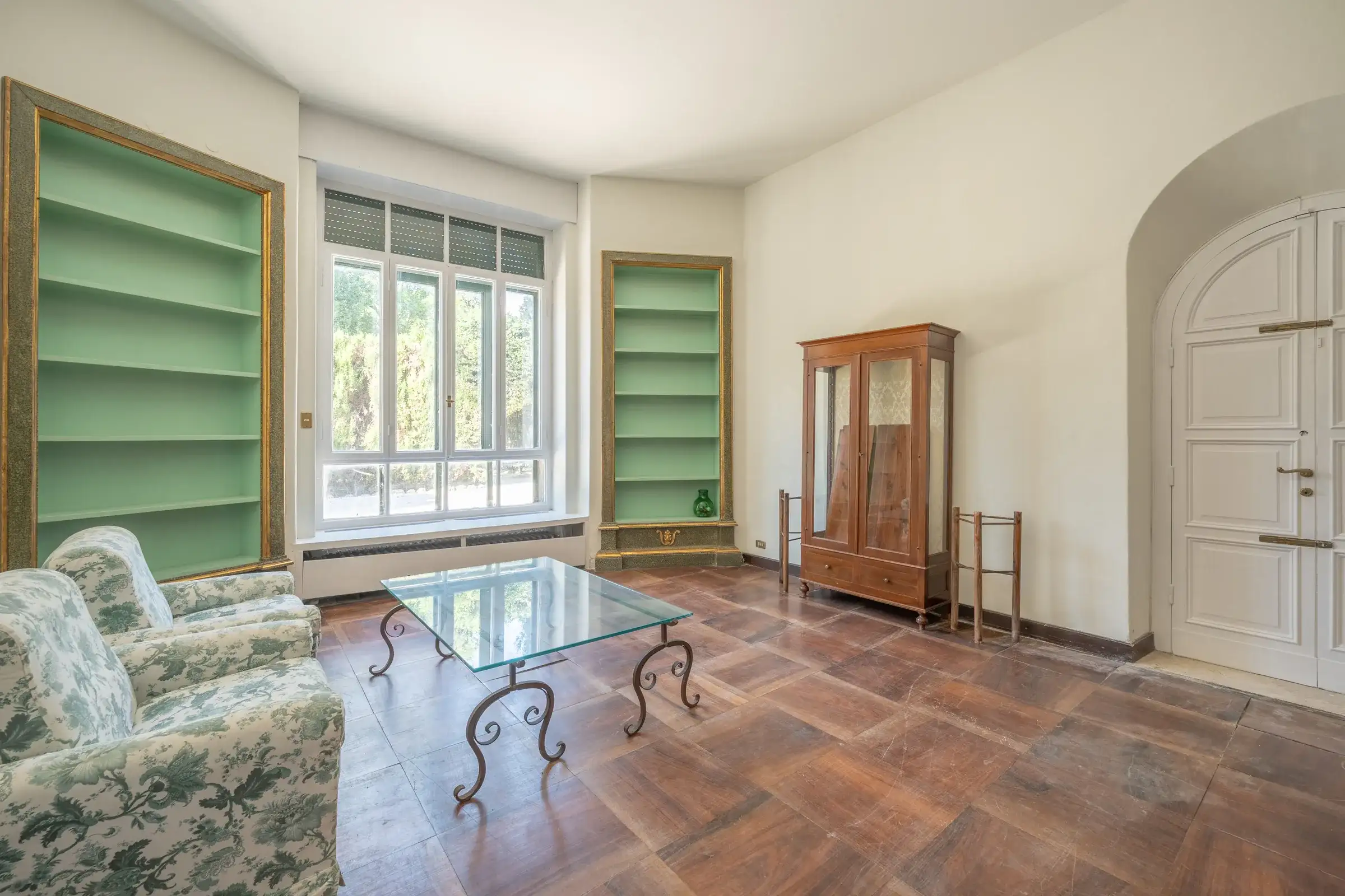 Bright sitting room with built-in bookcases